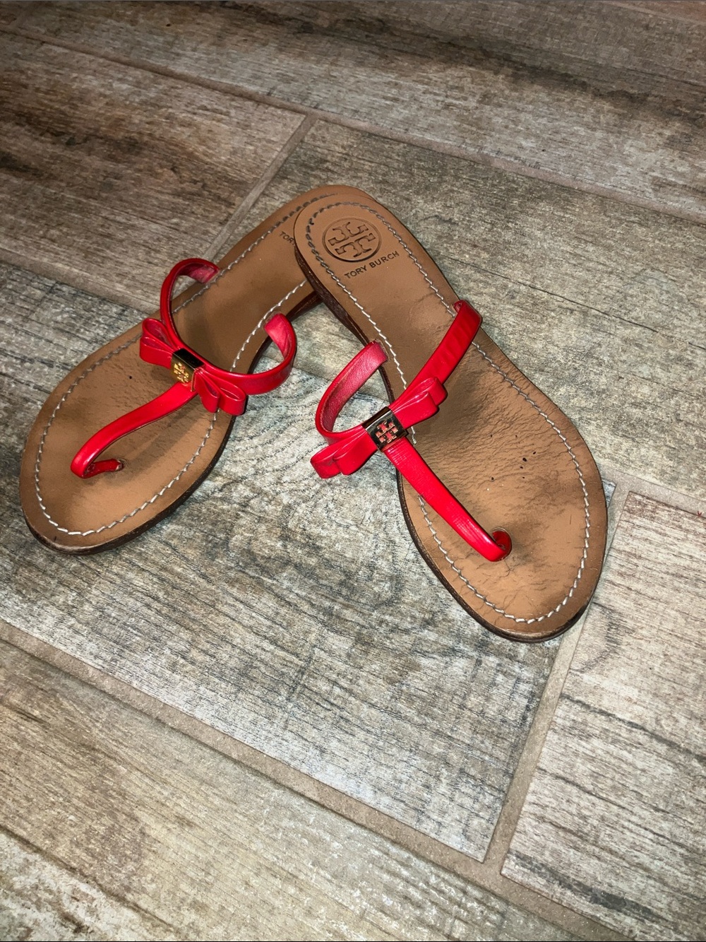 TORY BURCH LEIGHANNE THONG RED PATENT SANDAL
